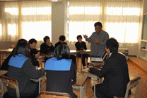 International Students of Engineering Faculty Participated as an Instructor in SC Class at Ube High School